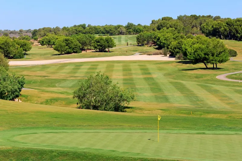 Villas de nueva construcción en primera línea de Lo Romero Golf