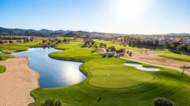 Nowe apartamenty i wille bliźniacze w Corvera Hills Golf – Murcja