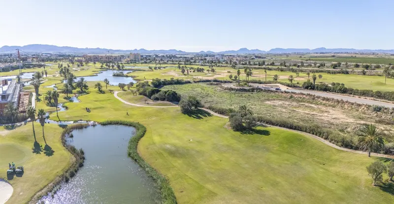 Residencia de nueva construcción en primera línea del campo de golf La Serena, en Los Alcázares