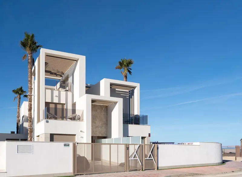 Villas de nueva construcción con piscina privada en Serena Golf-Los Alcázares