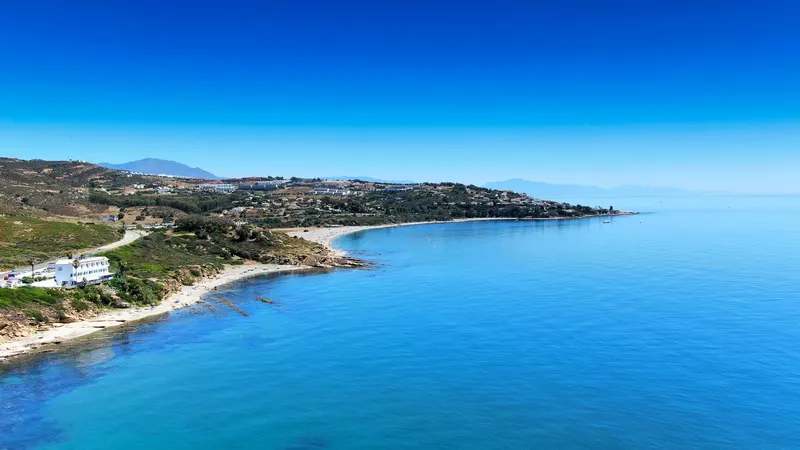 EKSKLUZYWNE KAMIENICE NA WYBRZEŻU COSTA DE SOL W OKOLICY SOTOGRANDE