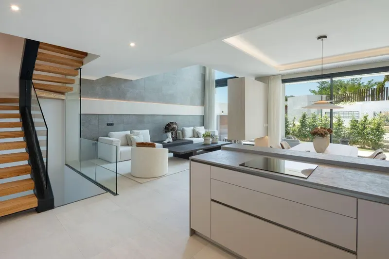Lujosas casas adosadas de nueva construcción en Río Real, Marbella