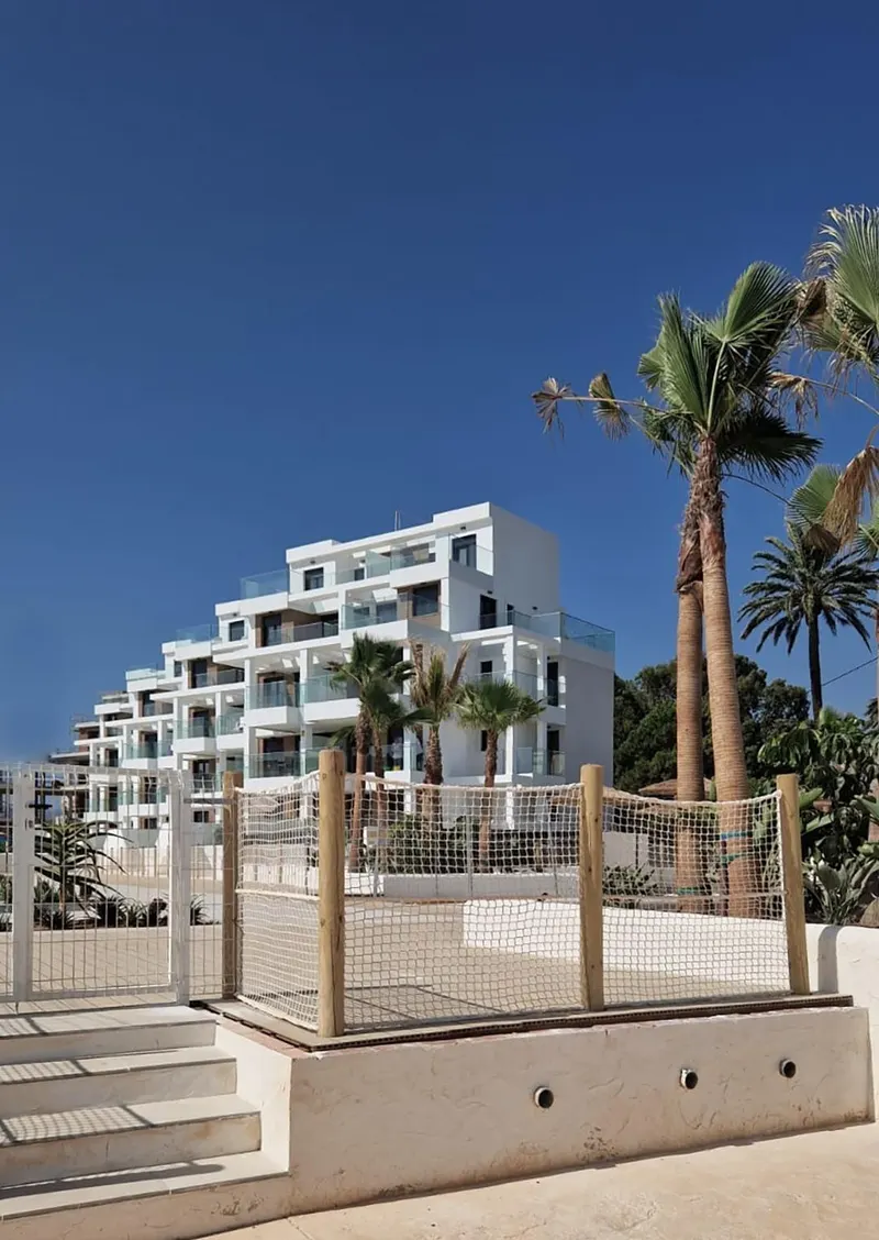 MEDITERRANEAN HOUSING A FEW METERS FROM THE SEA