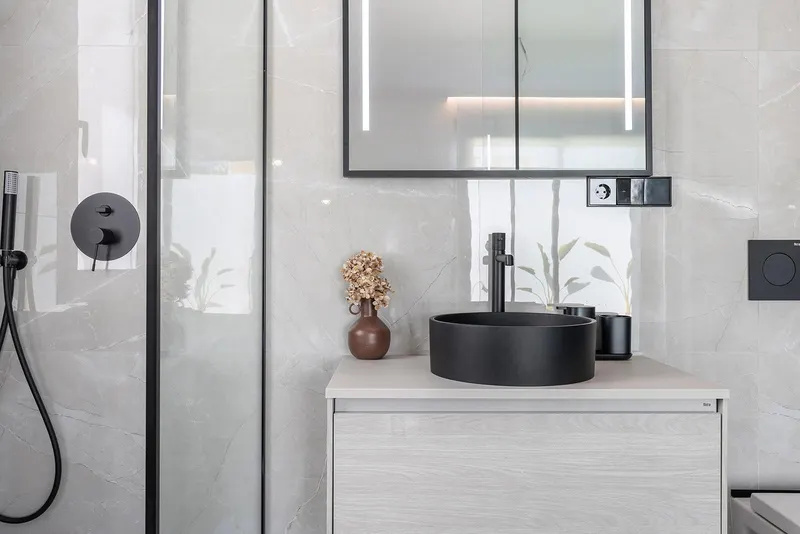 Chalets de obra nueva de una planta con piscina privada en Torrevieja