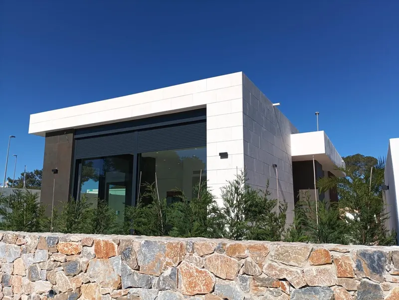 NEW BUILD VILLAS IN PILAR DE LA HORADADA ON THE GOLF COURSE