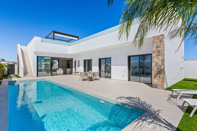 Villas de nueva construcción cerca de Serena Golf en Los Alcázares