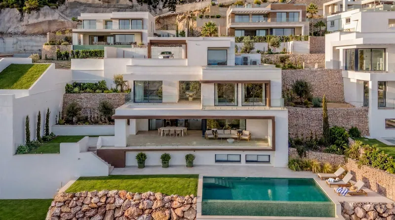 Nowo wybudowane luksusowe wille z widokiem na morze w Pinares de San Anton, Malaga