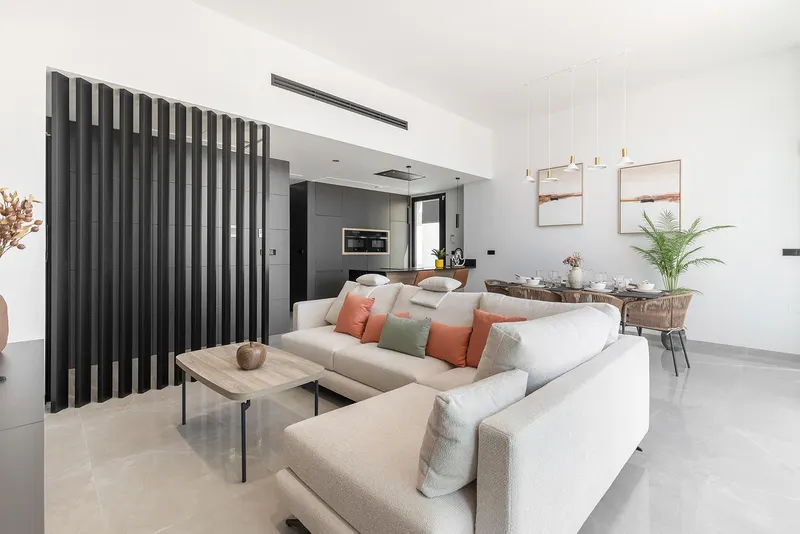 Chalets de obra nueva de una planta con piscina privada en Torrevieja