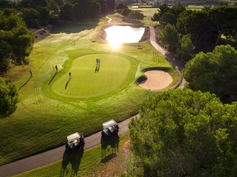 Villas de nueva construcción en primera línea de Lo Romero Golf