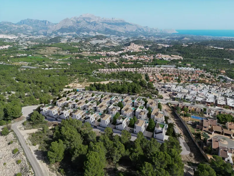 Impresionantes villas de nueva construcción en Polop con vistas al mar