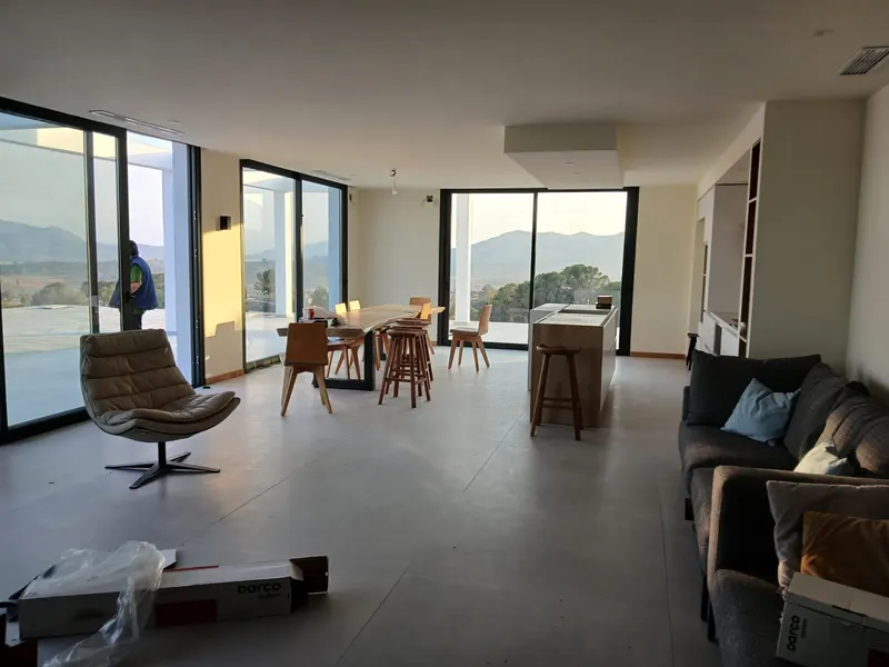 Nowe wille budowane na zamówienie w Pinoso (Alicante): przestronne domy w otoczeniu natury