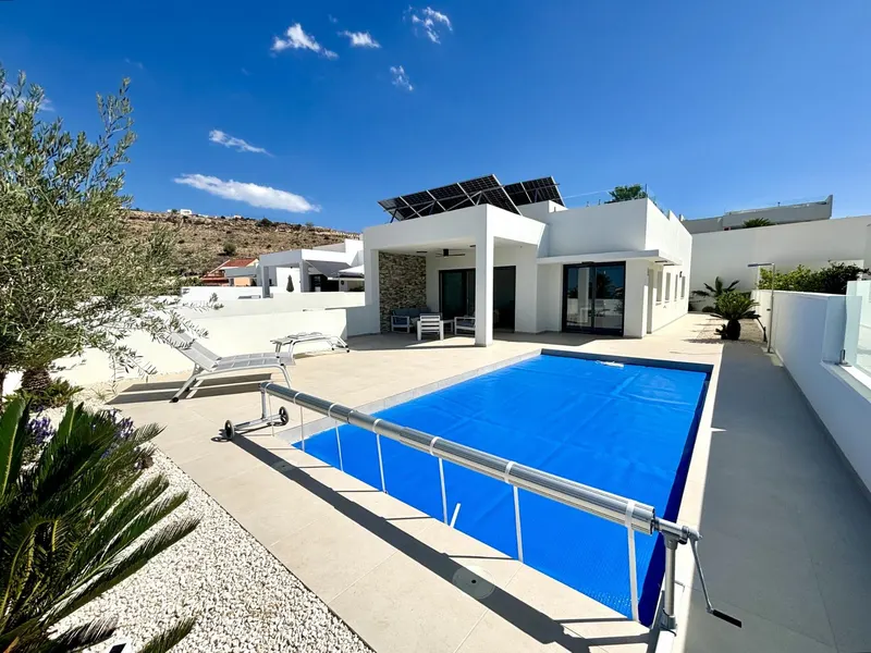 NEW BUILD VILLAS IN ROJALES