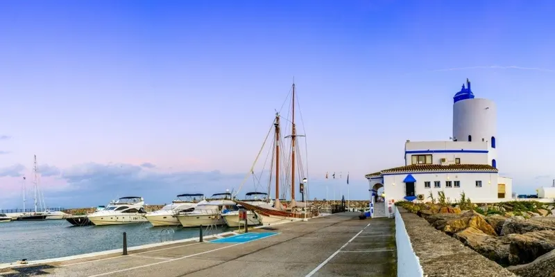 ADOSADOS DE OBRA NUEVA CON VISTAS AL MAR EN MANILVA