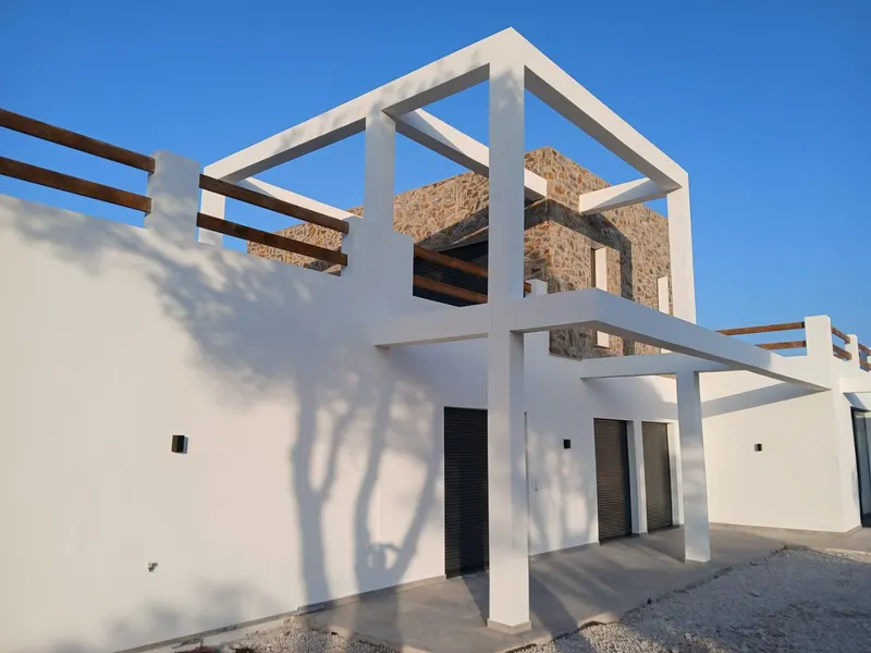 Nowe wille budowane na zamówienie w Pinoso (Alicante): przestronne domy w otoczeniu natury