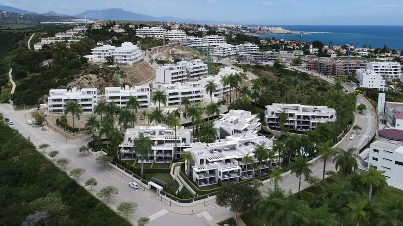 Moderno Residencial en Estepona: Amplios apartamentos con soleadas terrazas