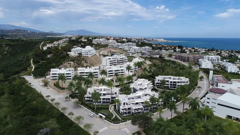 Moderno Residencial en Estepona: Amplios apartamentos con soleadas terrazas