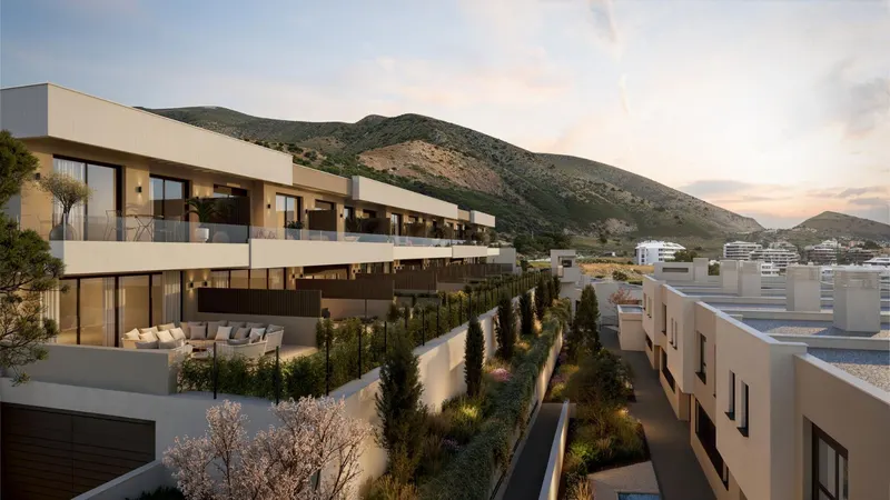 Adosados de lujo de nueva construcción con vistas al mar en El Higuerón, Fuengirola