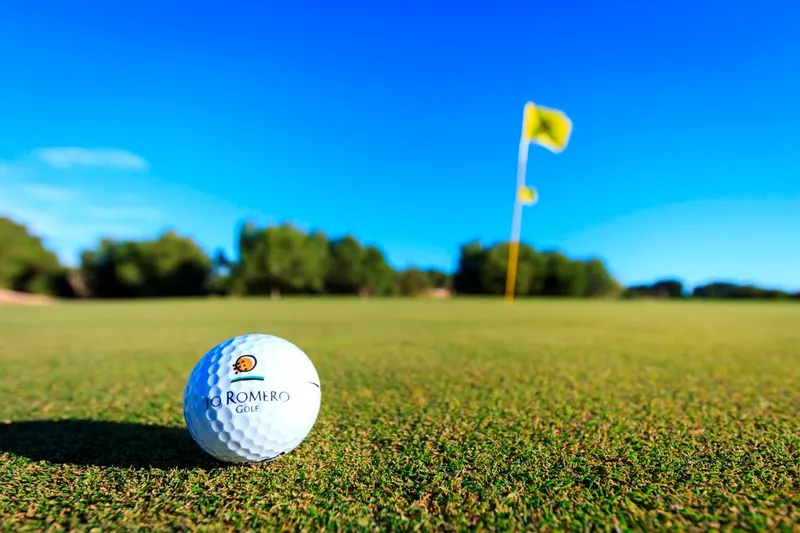 Villas de nueva construcción en primera línea de Lo Romero Golf