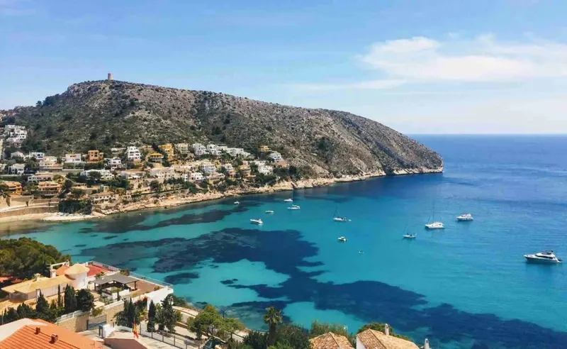 LUKSUSOWA, NOWO WYBUDOWANA WILLA W MORAIRA