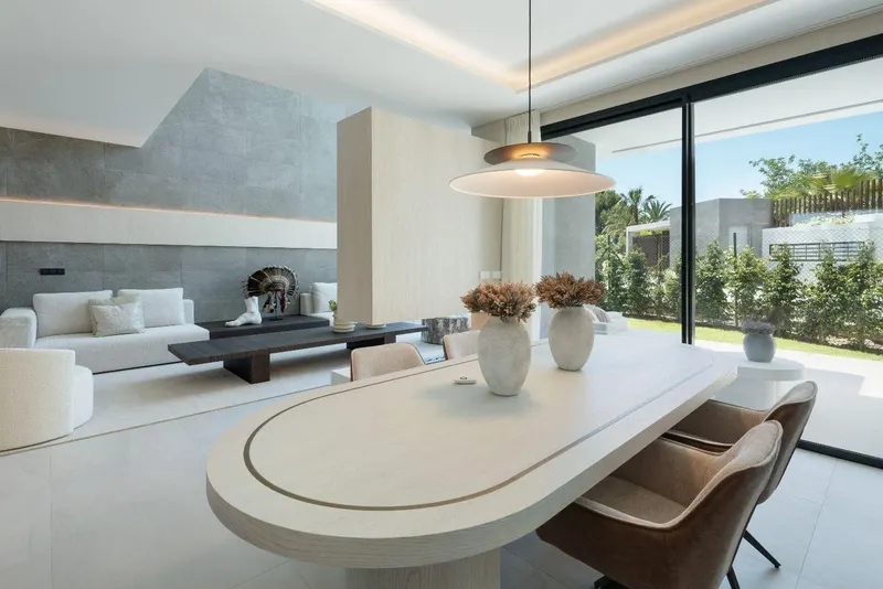 Lujosas casas adosadas de nueva construcción en Río Real, Marbella