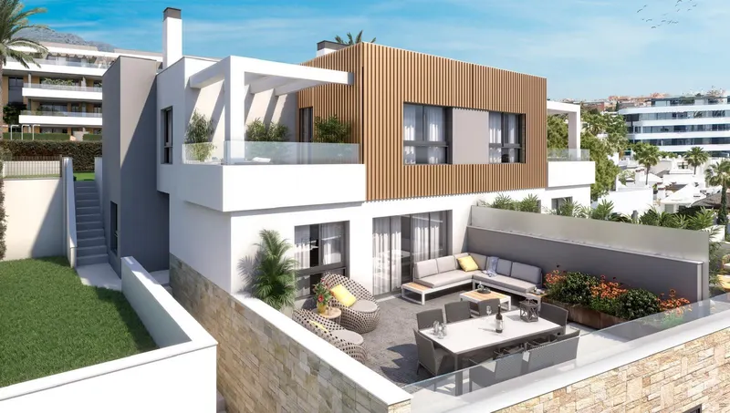 PRIVILEGED ENCLAVE WITH EXCELLENT VIEWS