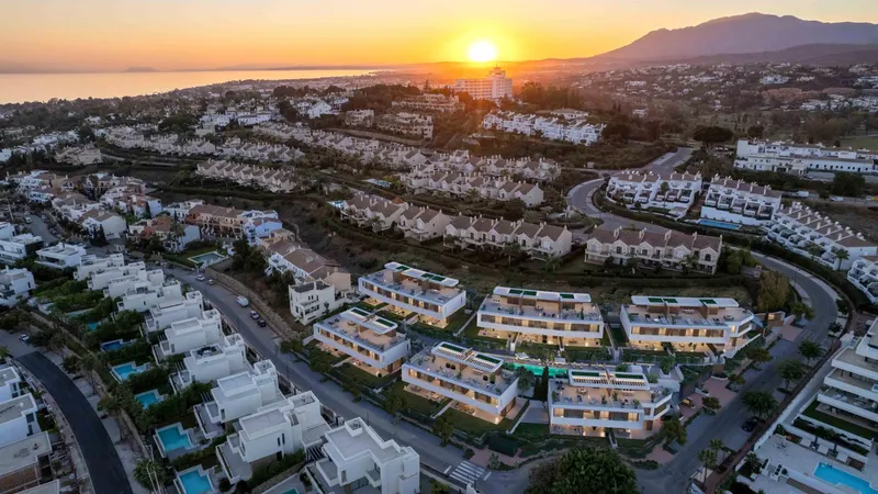 NEW BUILD RESIDENTIAL IN EL PARAISO, MALAGA