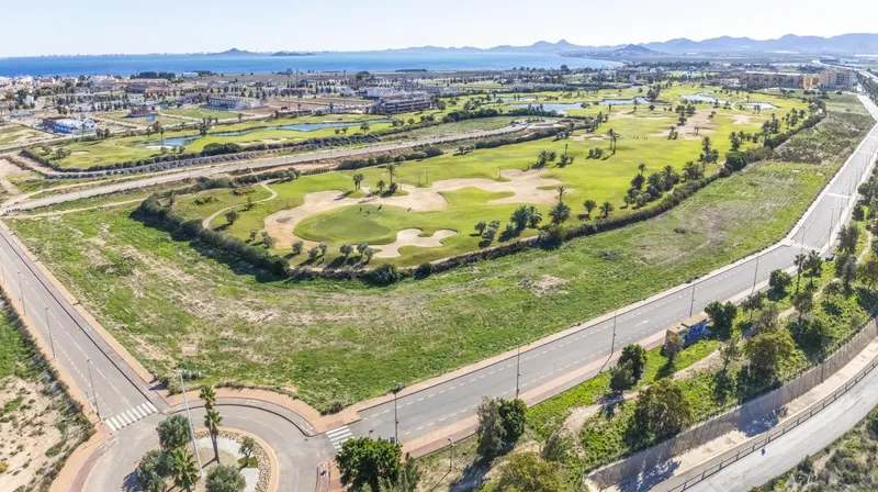 Residencia de nueva construcción en primera línea del campo de golf La Serena, en Los Alcázares