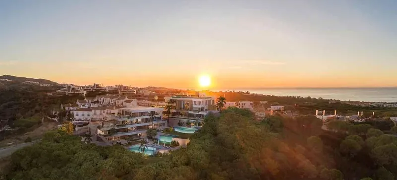 URBANIZACIÓN DE LUJO EN MARBELLA CON VISTAS AL MAR