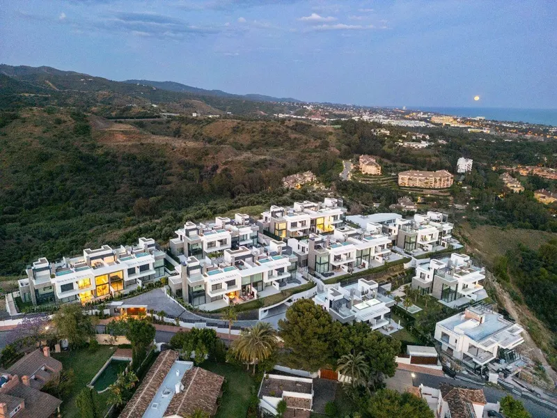 Lujosas casas adosadas de nueva construcción en Río Real, Marbella