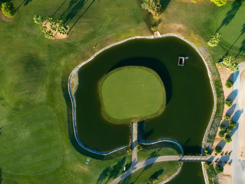 Villas de nueva construcción en primera línea de Lo Romero Golf