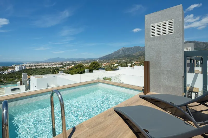 Lujosas casas adosadas de nueva construcción en Río Real, Marbella