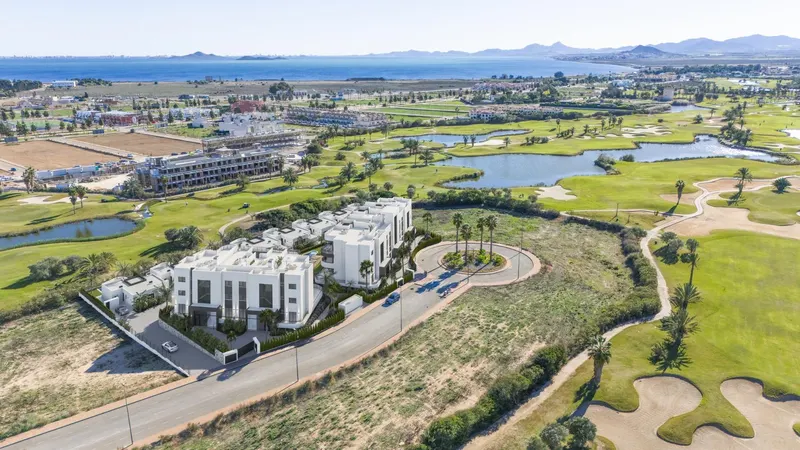 Residencia de nueva construcción en primera línea del campo de golf La Serena, en Los Alcázares