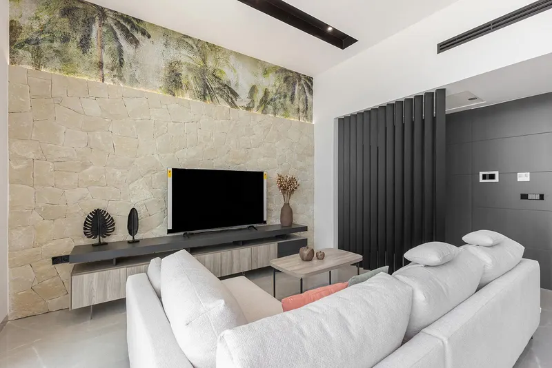 Chalets de obra nueva de una planta con piscina privada en Torrevieja