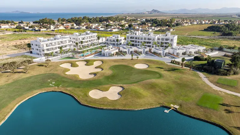 Nowy kompleks mieszkaniowy w pobliżu pola golfowego Serena i Mar Menor w Los Alcazares