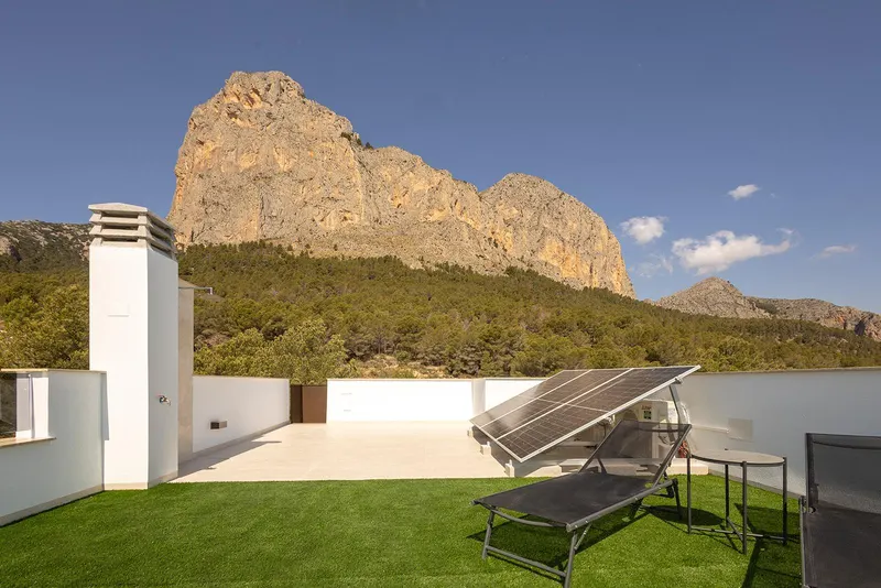 Impresionantes villas de nueva construcción en Polop con vistas al mar