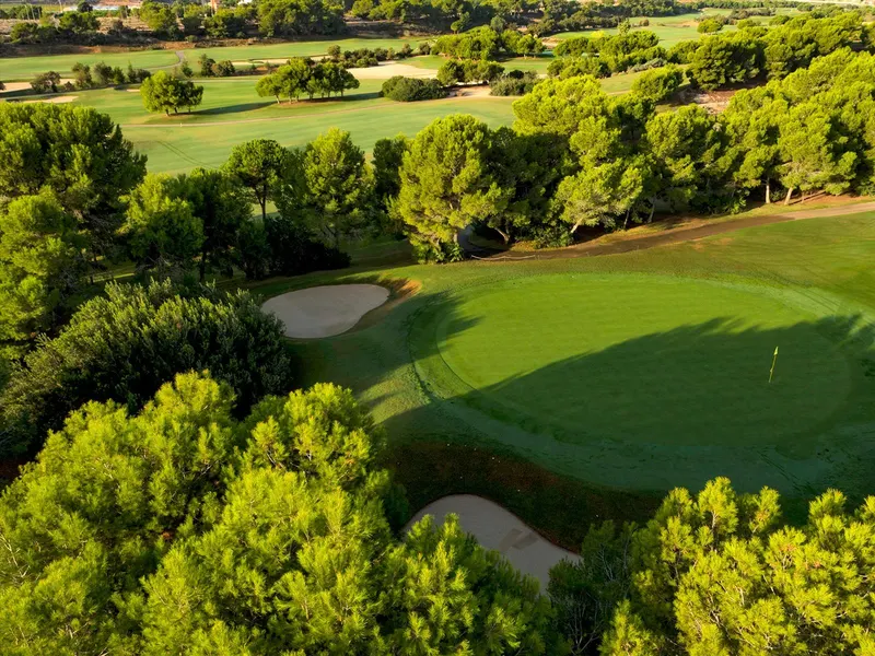 Villas de nueva construcción en primera línea de Lo Romero Golf