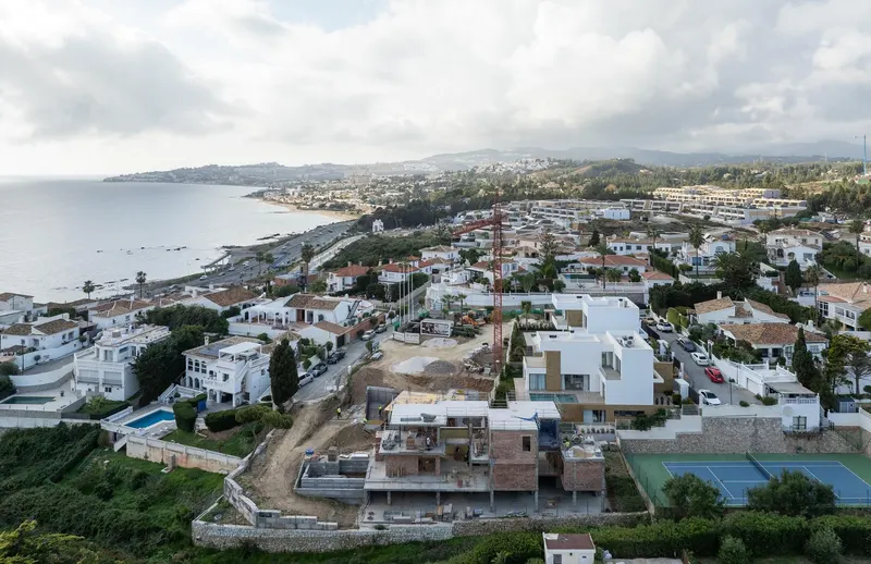 Ekskluzywne nowe wille na sprzedaż w Las Farolas, Mijas Costa