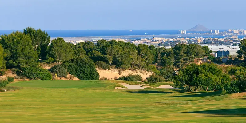 Villas de nueva construcción en primera línea de Lo Romero Golf